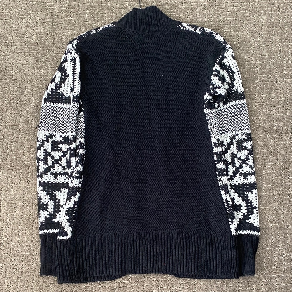 Black And White Open-Front Patterned Cardigan - image 4